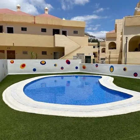 Amplio En Mareverde アパート